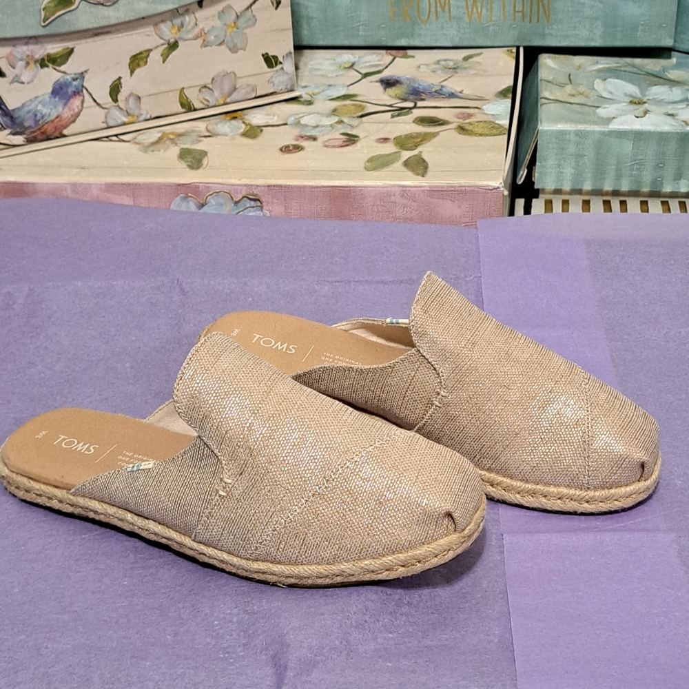 Tom's, slip-ons, Like New!